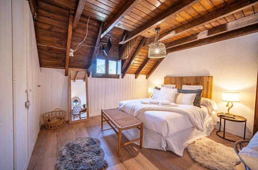 Casa Catania-Acogedora Casa Con Impresionantes Vistas-Fibra Optica Villa Salardú Buitenkant foto