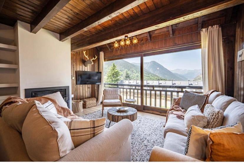 Casa Catania-Acogedora Casa Con Impresionantes Vistas-Fibra Optica Villa Salardú Buitenkant foto