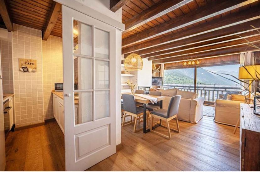 Casa Catania-Acogedora Casa Con Impresionantes Vistas-Fibra Optica Villa Salardú Buitenkant foto