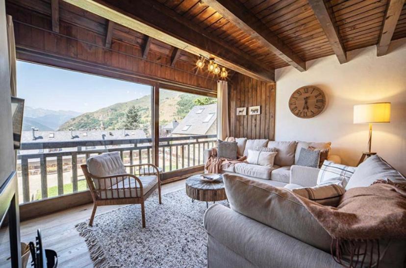 Casa Catania-Acogedora Casa Con Impresionantes Vistas-Fibra Optica Villa Salardú Buitenkant foto